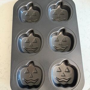 Hauntingly Sweet Halloween Bakeware Set